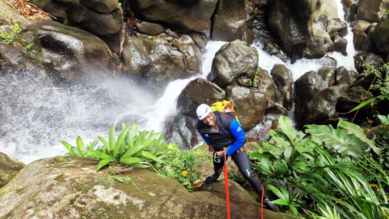 Sportliches Canyoning in Guadeloupe