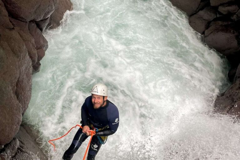 Descente en rappel : la position de descendeur imperdable
