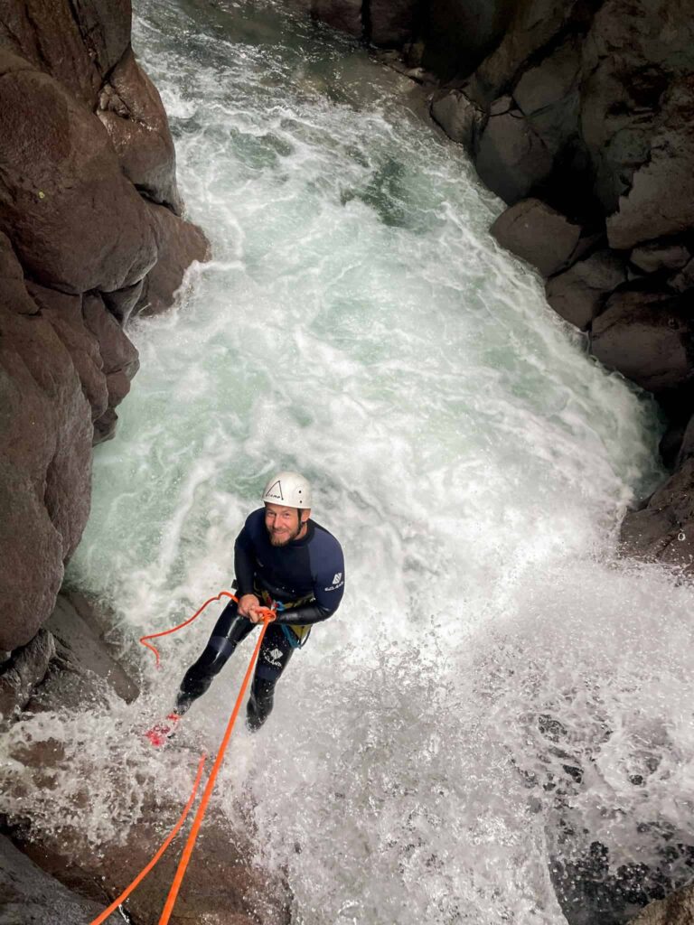 Canyoning sportif en Basse-Terre : l&rsquo;aventure extrême au cœur de la Guadeloupe
