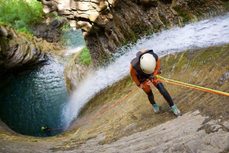 Descente en rappel : s&rsquo;arreter sur un huit imperdable
